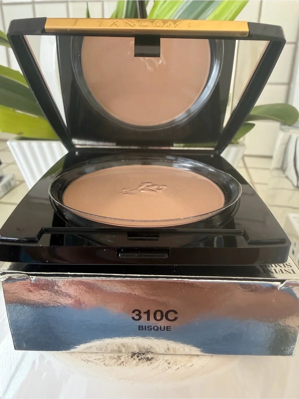 Bisque 310C Pressed Powder Compact - Neutral Beige Finish